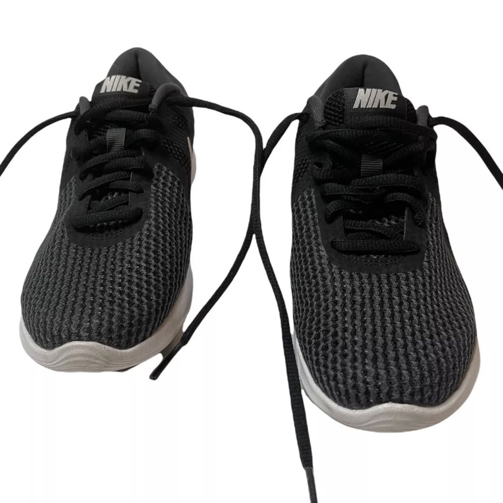 Nike Revolution 4 / Women’s Size: 5.5 / Black